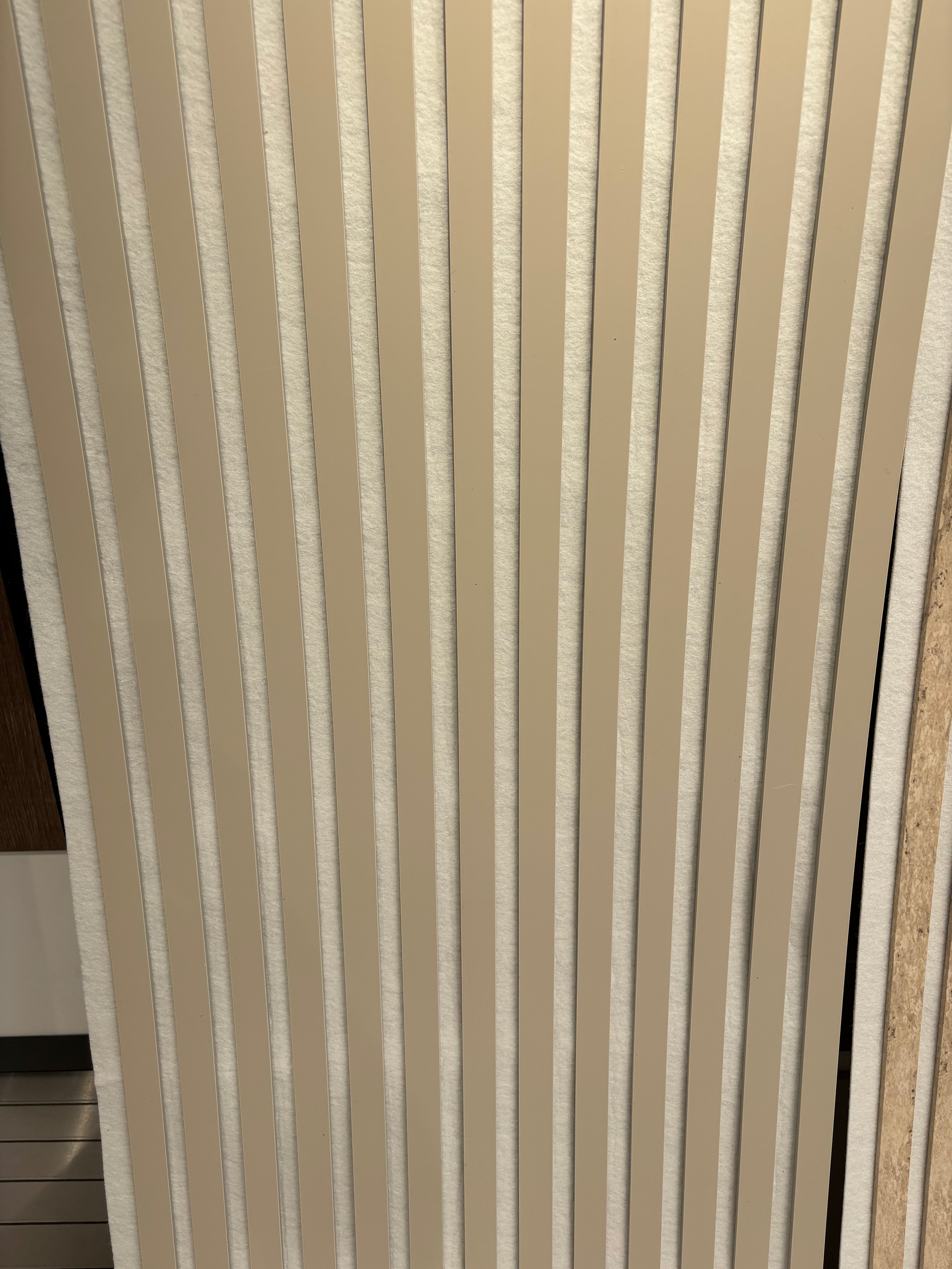 Akustik Panel Bej & Beyaz 275×60 cm | Modern Tasarım & Etkili Ses Yalıtımı