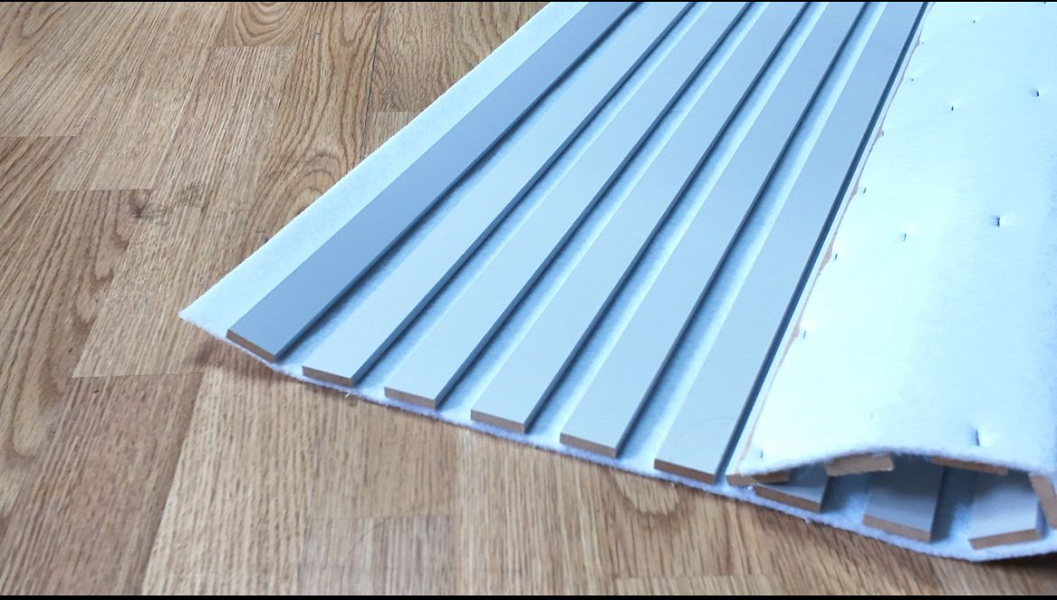 Akustik Panel Yumuşak Gri 275×60 – Modern Gri Metalik Görünüm & Akustik Tasarım