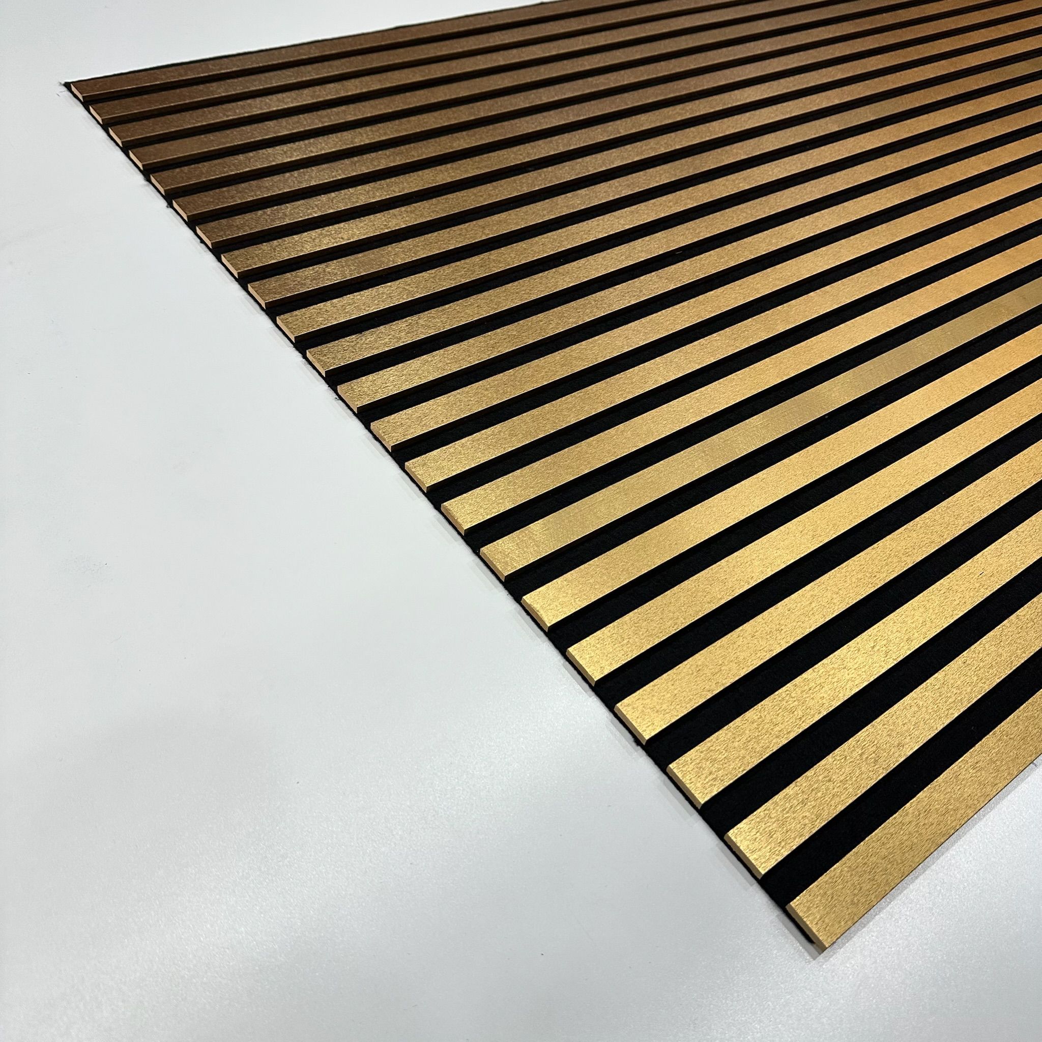 Gold Akustik Panel 275×60 cm – Lüks Ses Yalıtımlı Duvar Paneli