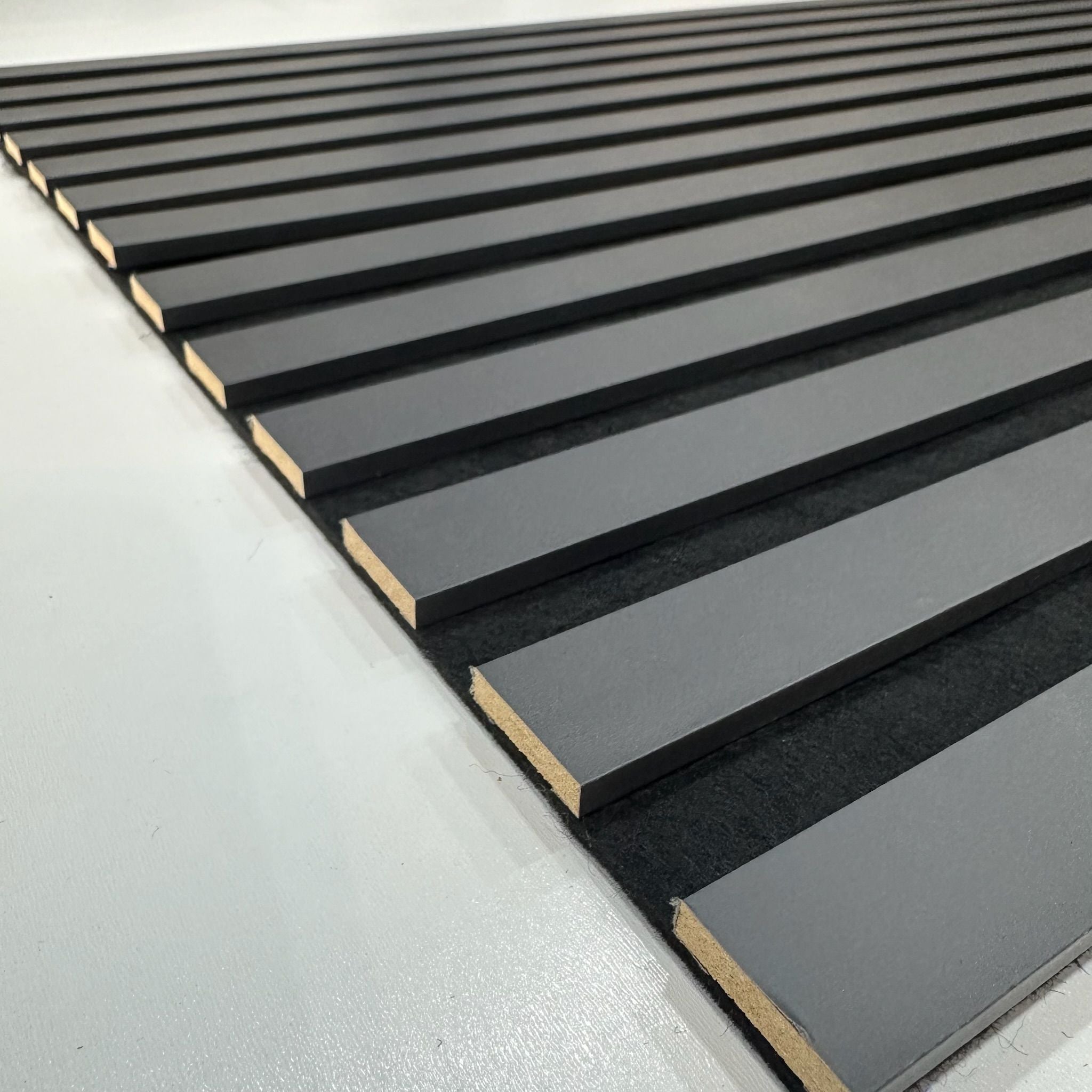 Antrasit Akustik Panel 275×60 cm – Modern Duvar Kaplama & Ses Yalıtım Paneli