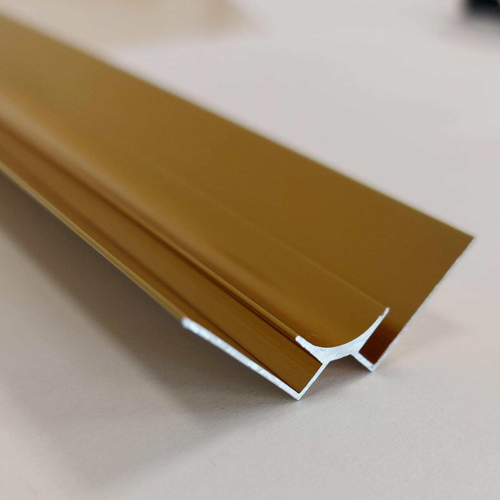 Alüminyum Altın İç Köşe Profili 270 cm – PVC Panel İç Köşe Koruma & Bitiş Profili